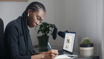 How To Start a New Business While Keeping Your Day Job