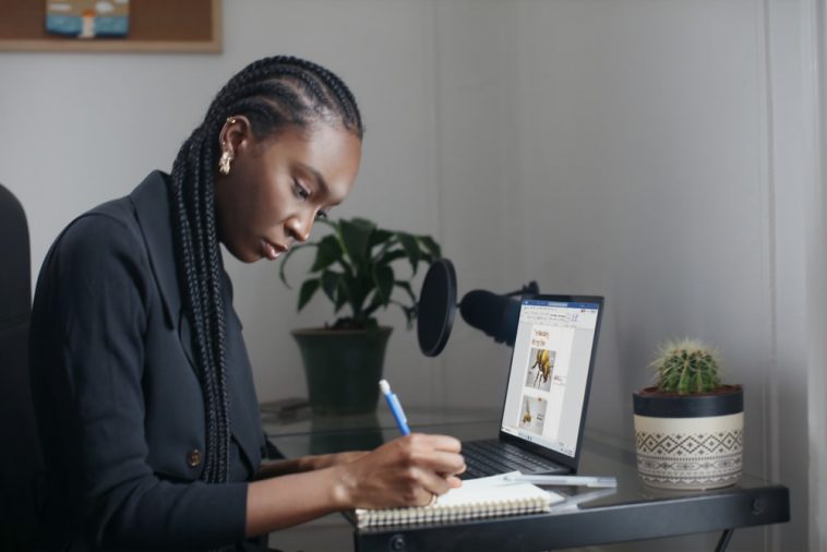 How To Start a New Business While Keeping Your Day Job