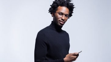 Blogging vs Vlogging What Makes The Money