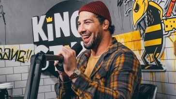 How To Become a Comedian Online